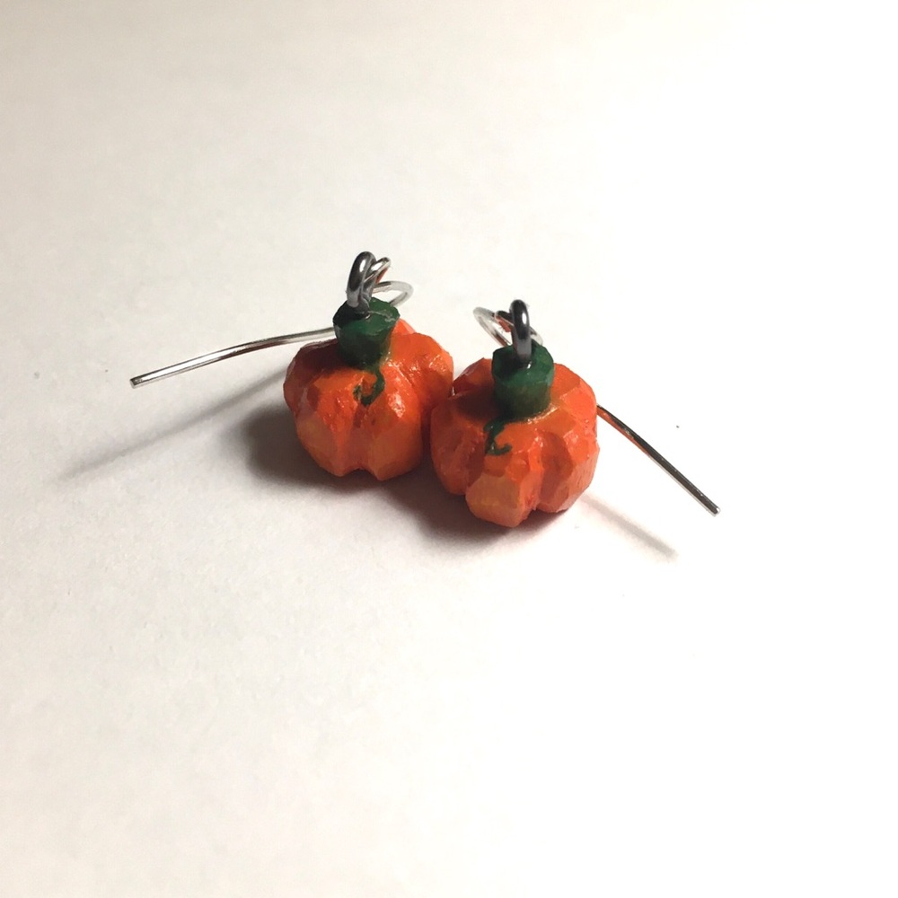 🎃 Carved Wooden Pumpkin Earrings